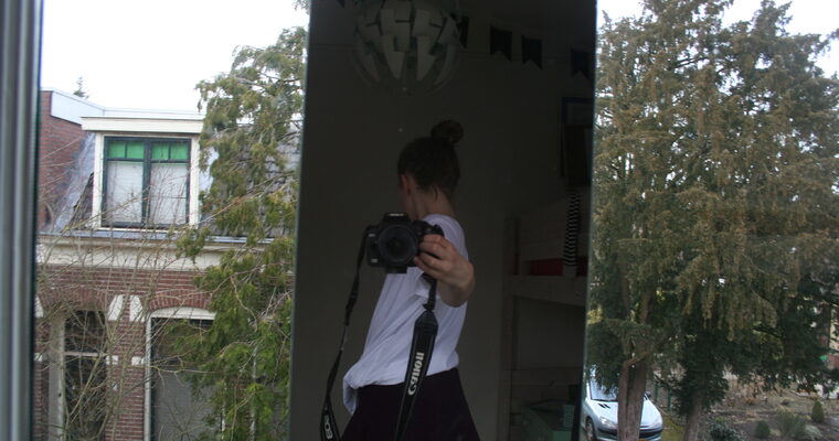 Privé: Foto in de spiegel op mijn kamer